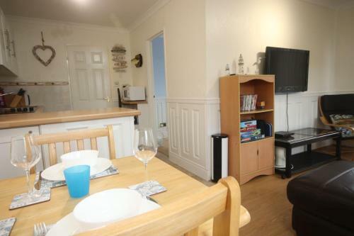 11b Medmerry Park 2 Bedroom Chalet - No Manual Workers Allowed