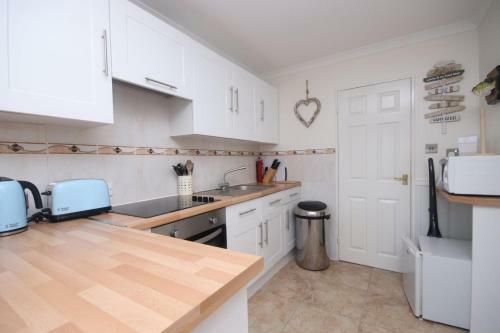 11b Medmerry Park 2 Bedroom Chalet - No Manual Workers Allowed