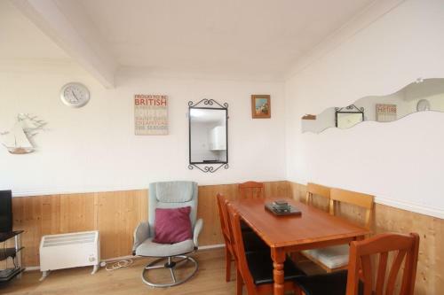 34d Medmerry Park 2 Bedroom Chalet - No Manual Workers Allowed
