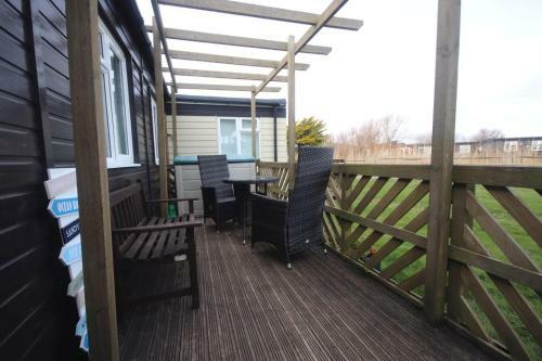 37b Medmerry Park 2 Bedroom Chalet - No Manual Workers Allowed
