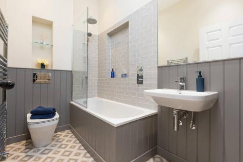 Altido Elegant And Spacious 1bedroom/1bathroom Apart