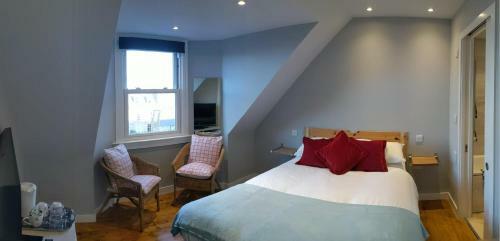 Hostal Falcon Crest Guest House