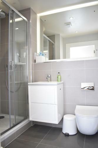 Bernard St - Bright And Spacious 1 Bed Apartment At The Shore!