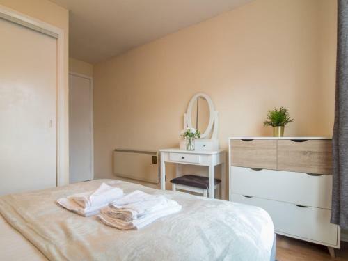 Bright & Tranquil Apartment Close To City Centre