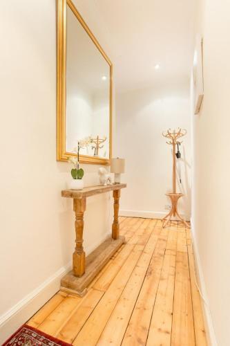 Apartamento Spacious Traditional 3 Bedroom Flat In New Town