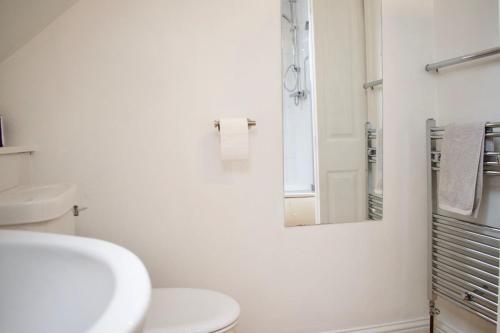 Modern & Charming 2 Bed Old Town Apartment - 2 Bed