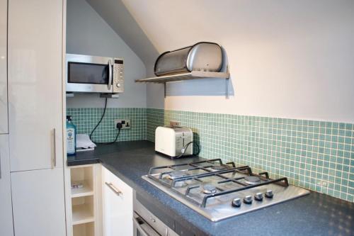 Modern & Charming 2 Bed Old Town Apartment - 2 Bed