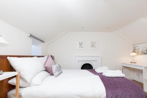 Spacious 4 Bedroom Apartment Near Meadows