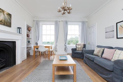 Spacious 4 Bedroom Apartment Near Meadows