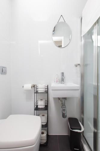 Spacious 4 Bedroom Apartment Near Meadows
