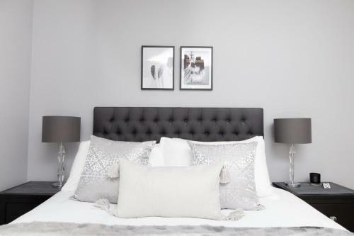 Stylish Royal Mile Apartment With Parking!
