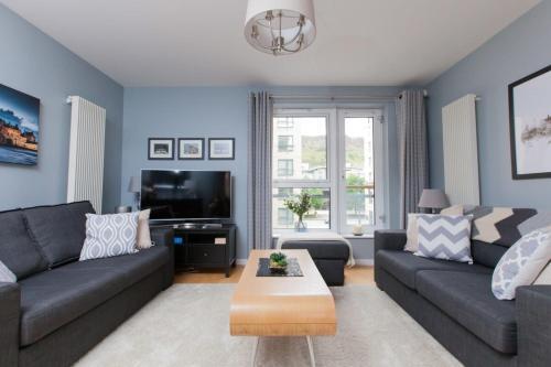 Stylish Royal Mile Apartment With Parking!