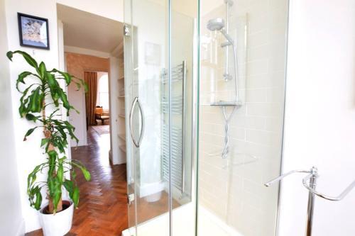 Apartamento Altido Spacious Castle Terrace 3 Bedroom Apt (Sleeps 8)