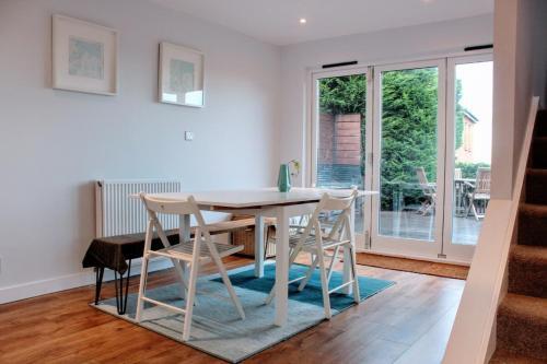 Beautiful Home With Castle Views And Garden And Parking