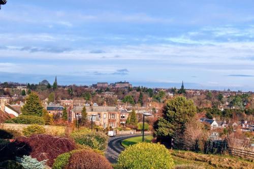 Beautiful Home With Castle Views And Garden And Parking