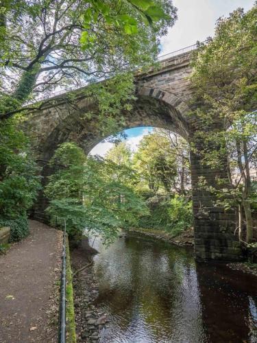 Bright Edinburgh Apartment Free Parking- Sleeps 4