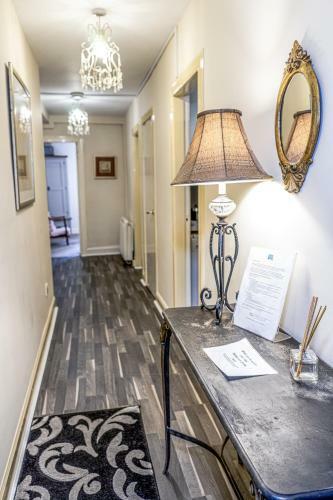 Silver Lining - Quiet St Patrick City Apartment