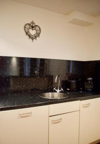Bright Apartment On The Grassmarket Sleeps 2
