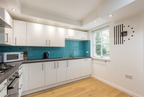 415 Lovely And Central 2 Bedroom Apartment With Secure Parking