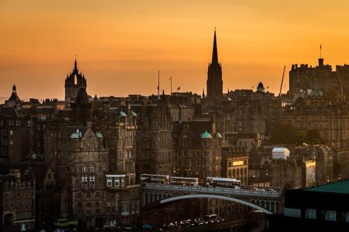 Apartamento Sunny First Floor Stockbridge Flat