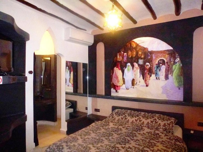 Riad La�rouss Family