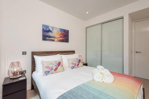 Altido Modern Yet Homely Quartermile Apartment With Elevator