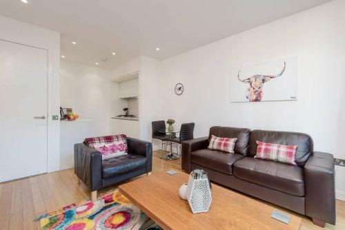 Altido Modern Yet Homely Quartermile Apartment With Elevator