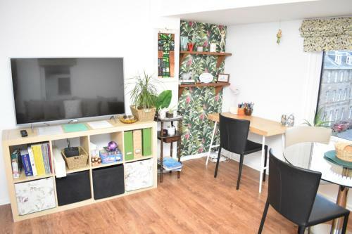 Chapel Lane - Charming Modern One Bed Apartment At The Shore!