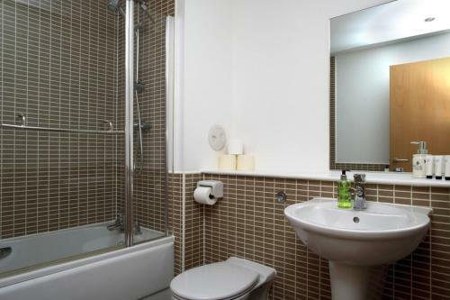 Modern Apartment In Leith With Sea Views!