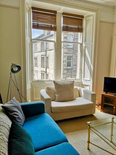 Beautifully Bright 2 Bedroom Apartment