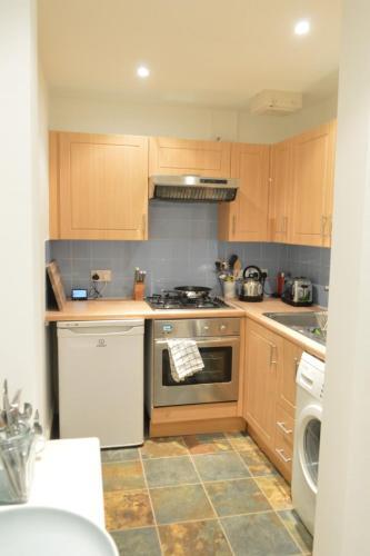 Beautifully Bright 2 Bedroom Apartment