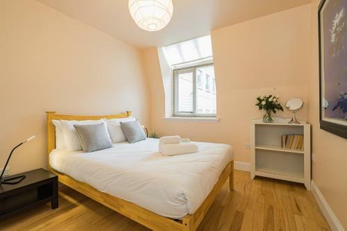2 Bedroom Central Apartment With Stunning Castle View