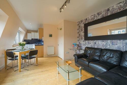 2 Bedroom Central Apartment With Stunning Castle View