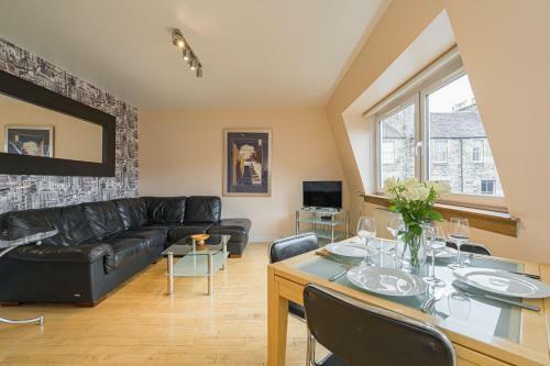 2 Bedroom Central Apartment With Stunning Castle View