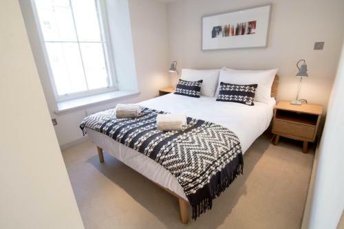 424 Stunning 2 Bedroom Duplex Apartment By The Meadows With Secure Parking