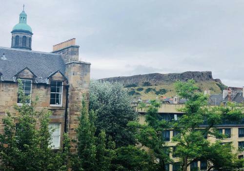 Altido Edinburgh Spacious Apartment - Royal Mile