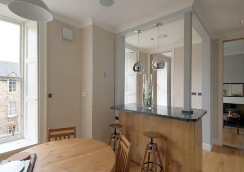 Altido Edinburgh Spacious Apartment - Royal Mile