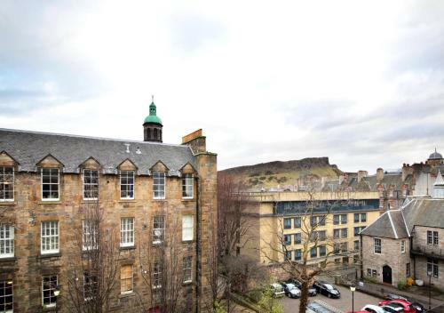 Altido Edinburgh Spacious Apartment - Royal Mile