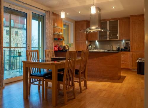 Altido Elegant 2bedroom Apartment With Balcony And Parking