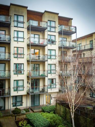 Altido Elegant 2bedroom Apartment With Balcony And Parking