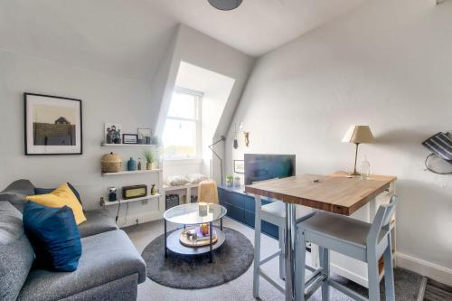Guestready - Cosy Top-floor Apartment In Newington