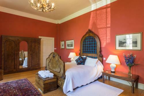 Edrom Chateau Sleeps 26 Wifi