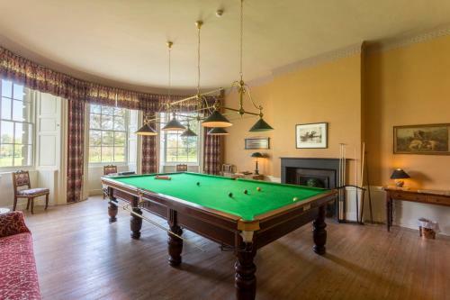 Edrom Chateau Sleeps 26 Wifi