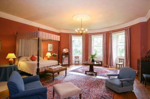 Edrom Chateau Sleeps 26 Wifi