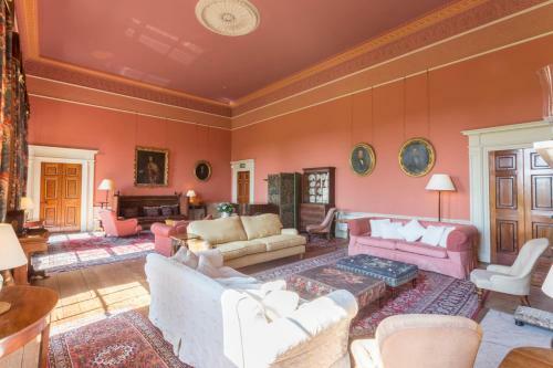 Edrom Chateau Sleeps 26 Wifi