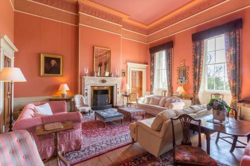 Edrom Chateau Sleeps 26 Wifi