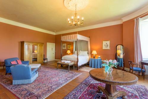 Edrom Chateau Sleeps 26 Wifi