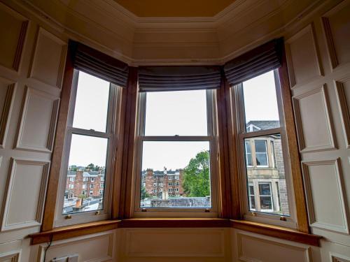 Beautiful Georgian Style Morningside Apartment