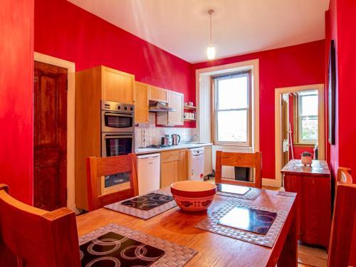 Beautiful Georgian Style Morningside Apartment