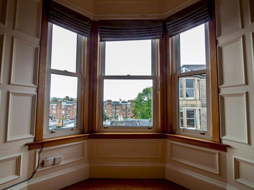 Beautiful Georgian Style Morningside Apartment